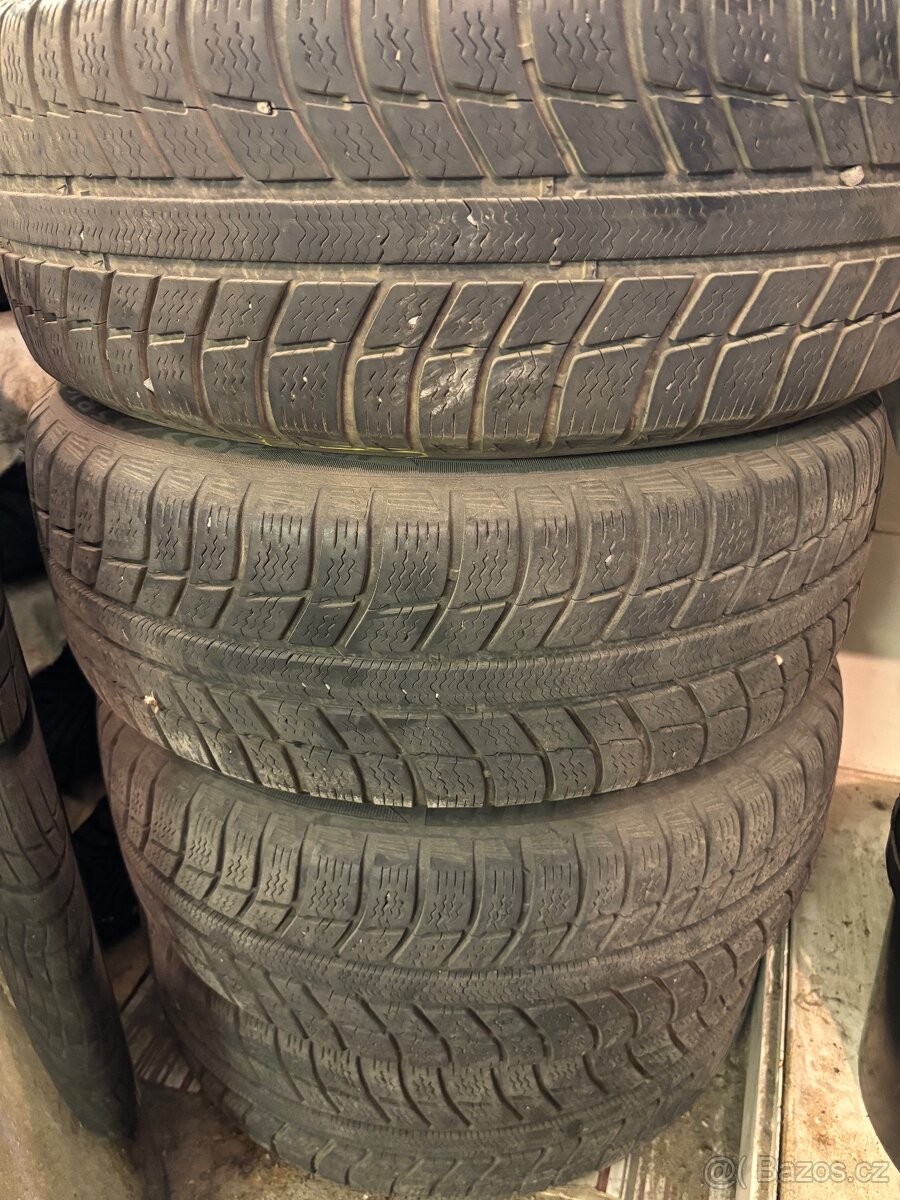 Plechové disky Superb 7Jx16 ET 45 a zimní pneu 205/55 R16