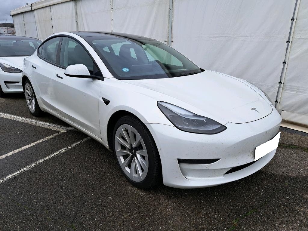 Tesla Model 3, LR, autopilot,tepelné čerpadlo,dvojskla