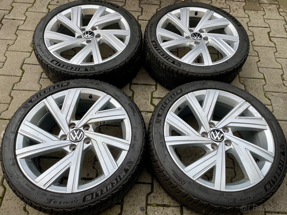 Alu kola 5x112 original Volkswagen Golf 225/40 R18  zimní