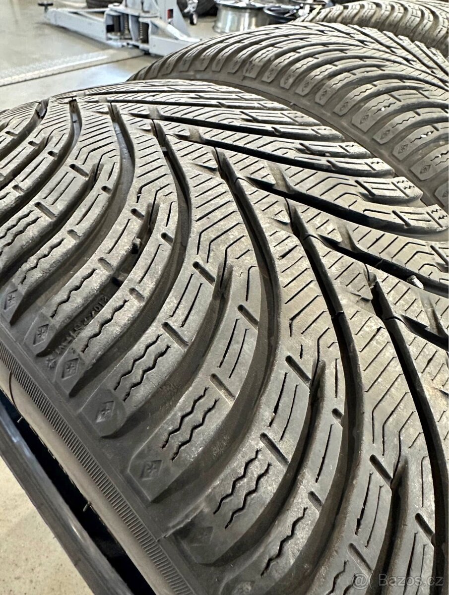 Zimní pneu  235/45 r18 r.v. 2021