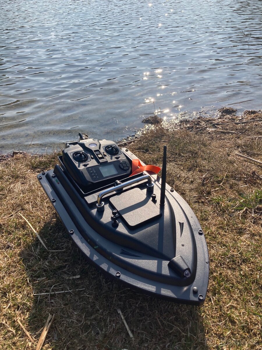 GPS loďka zavážecí na ryby s baterií 10000mAh a obal černý