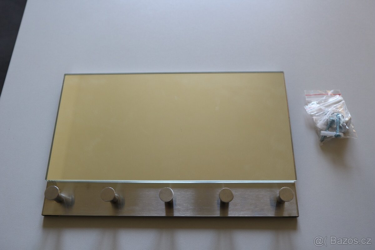 Magnetický věšák na kabáty s nástěnkou Wenko Mirror, 30 x 19