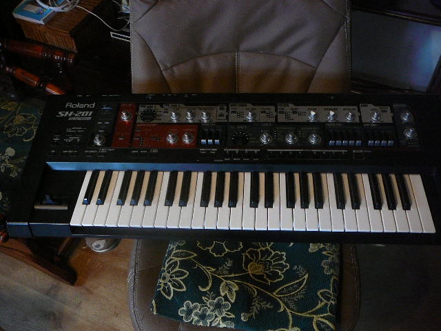 roland SH 201 syntezátor