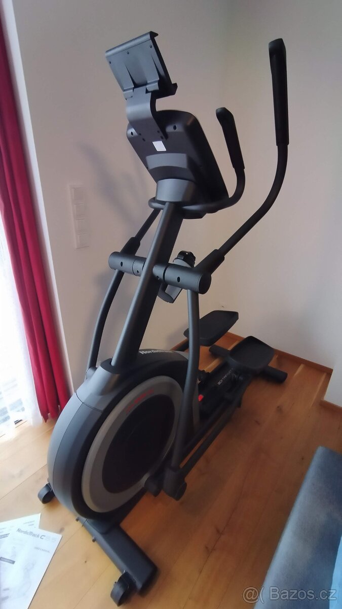 Eliptický trenažér NORDICTRACK C5.5 výborný stav