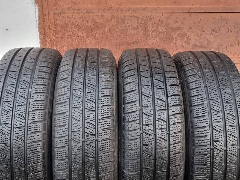 Zimní Pirelli 215/70/15C