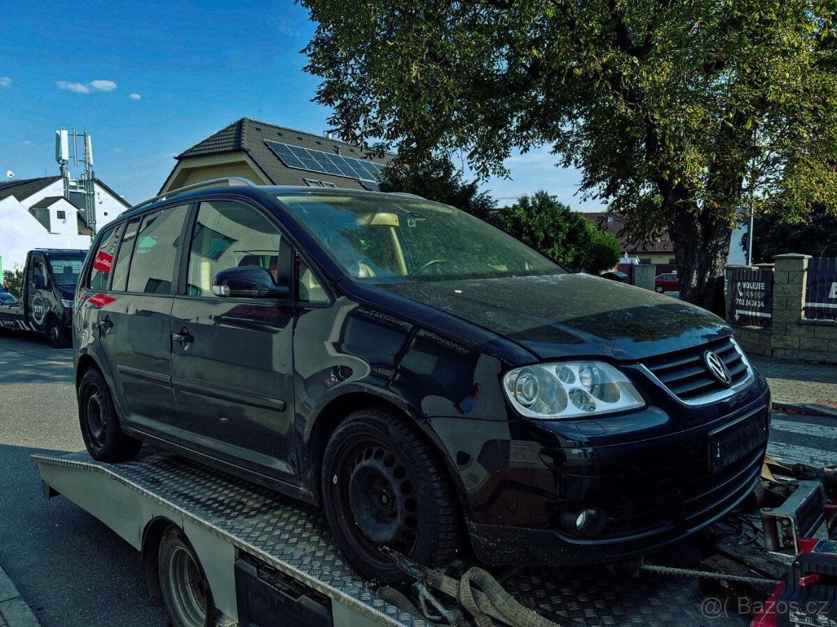 Vůz na náhradní díly VW Touran 1T1 2006 BMM HXT LC9X