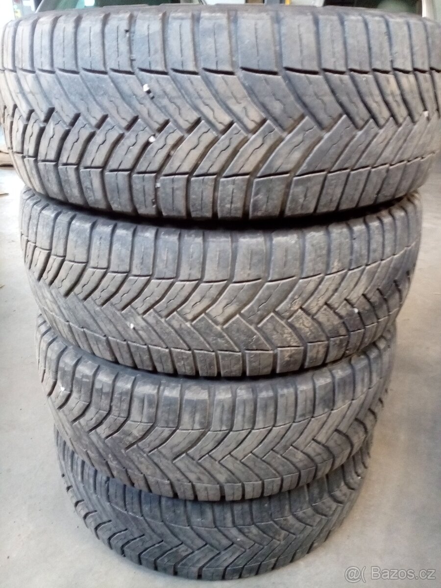 K prodeji sada celoroč. pneu 235/65 R 16 C Michelin