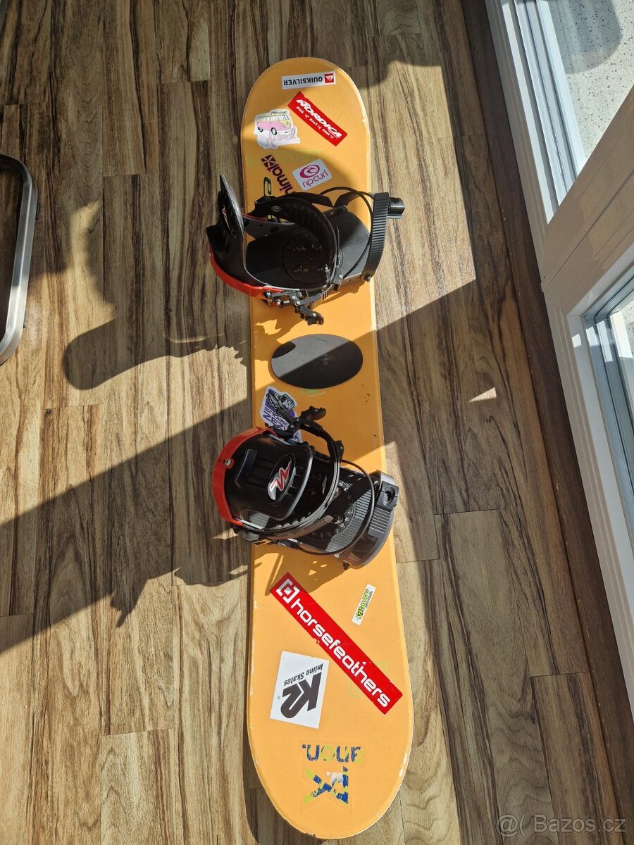 Dětský snowboard 125 cm s vázáním