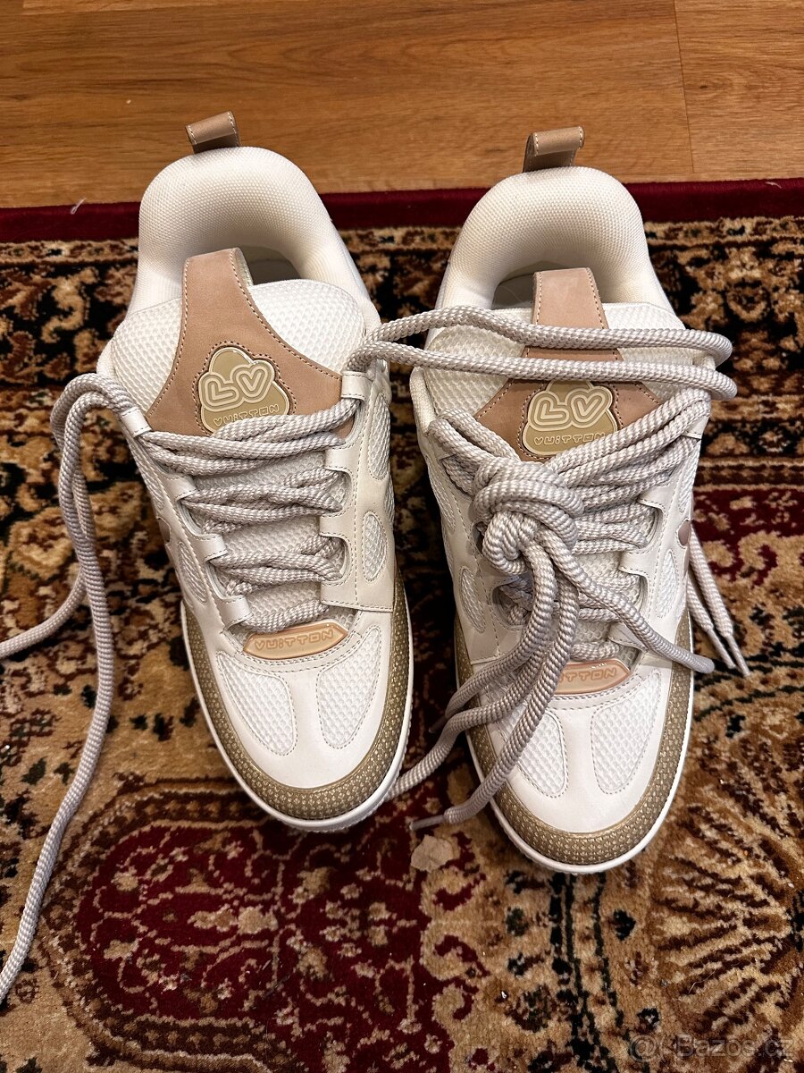 Louis Vuitton skater vel 42