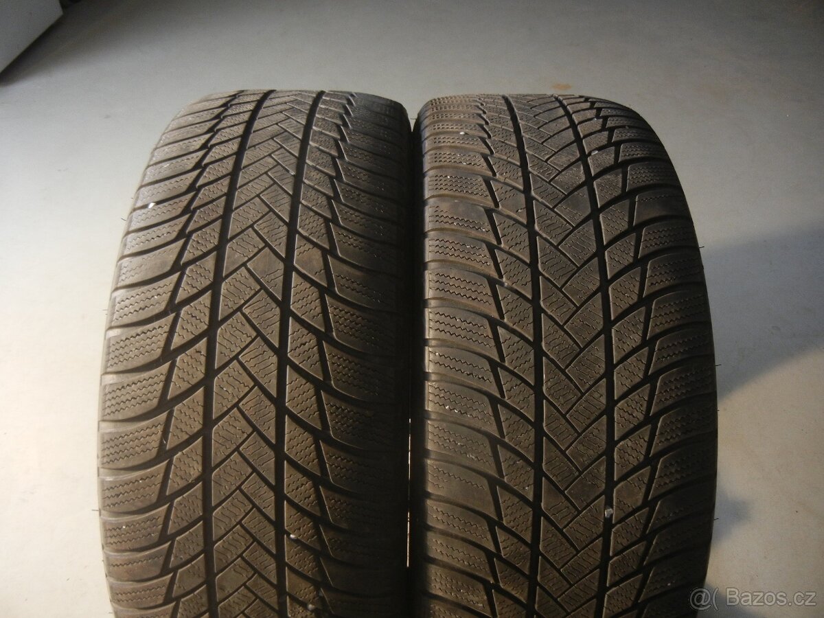 Zimní pneu Bridgestone 235/45R20