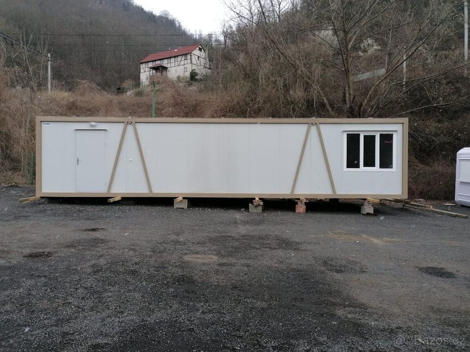 Obytný/kancelářský kontejner o rozměru 4 x 12 m