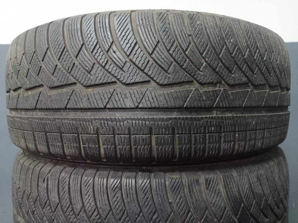 235/45 R19 MICHELIN (0118)