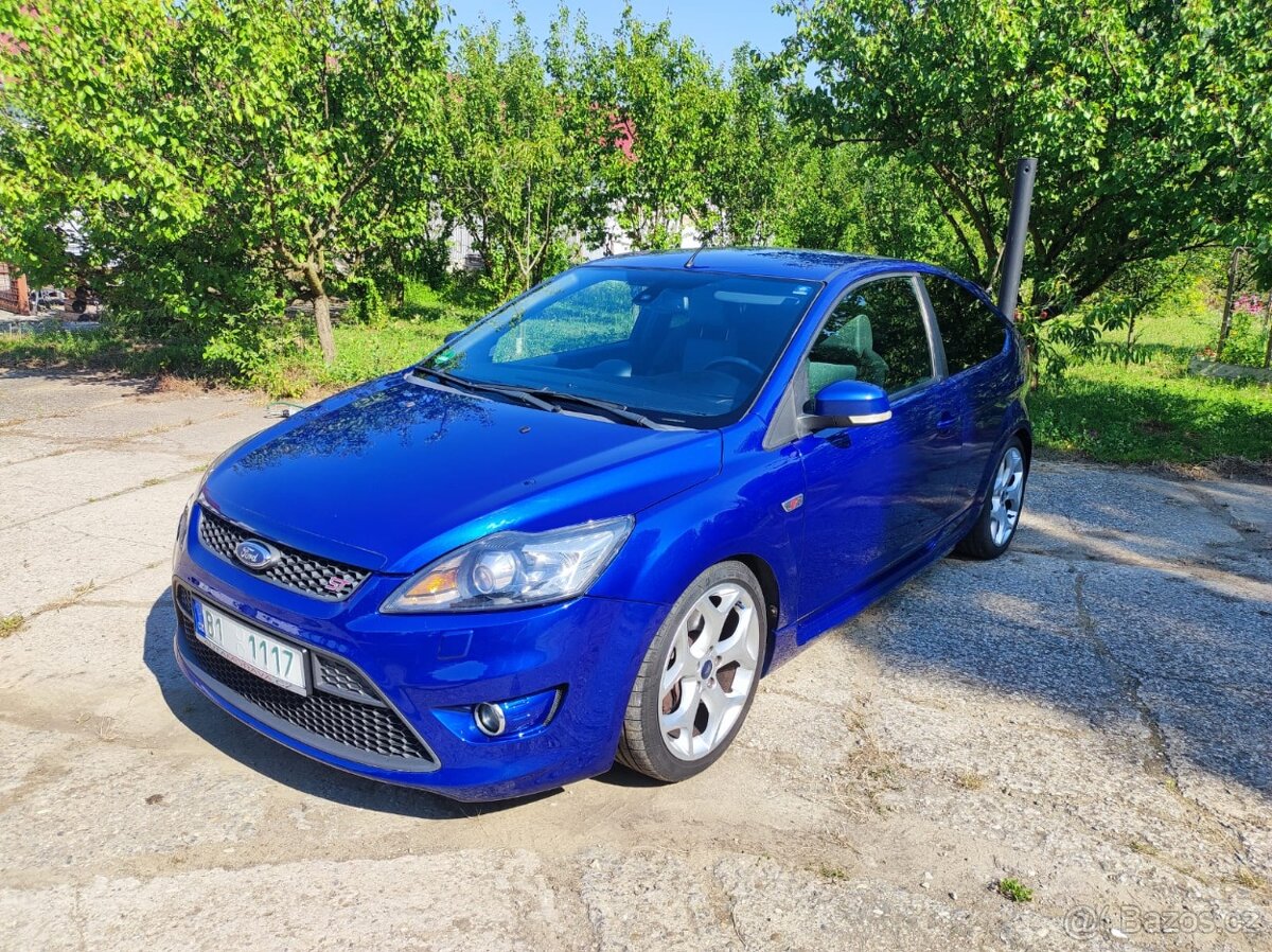 Focus ST 2,5 166 kW, serviska, xenony, digi klima