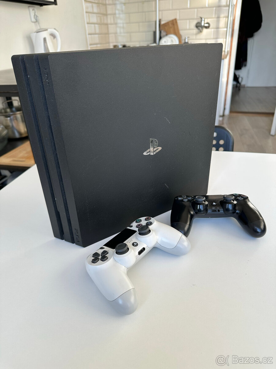 Playstation 4 PRO + SSD + 2 ovladače