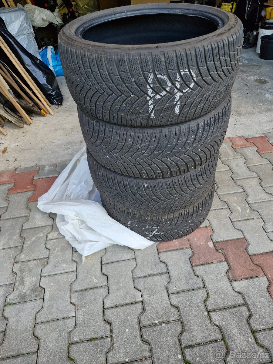 Zimní pneu Firestone 225/40 R18 92V