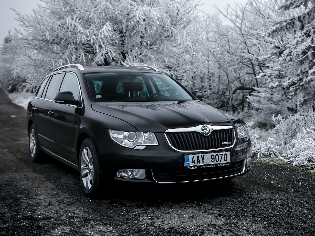 Prodám Škoda Superb Combi 1.6 TDI-CR GreenLine (rok 2012)