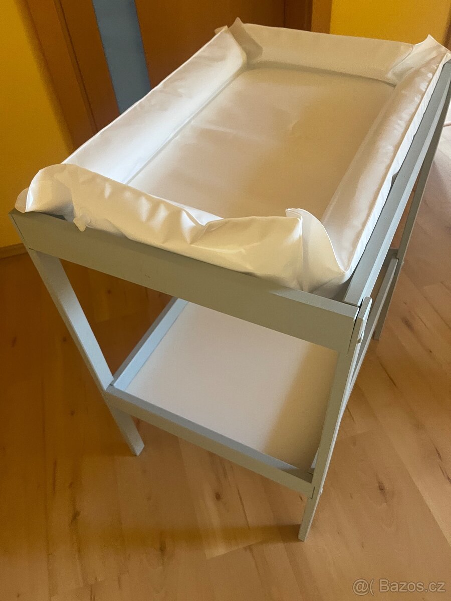 Přebalovací pult Ikea