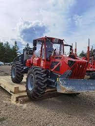 Lesní traktor IRUM 690 S5