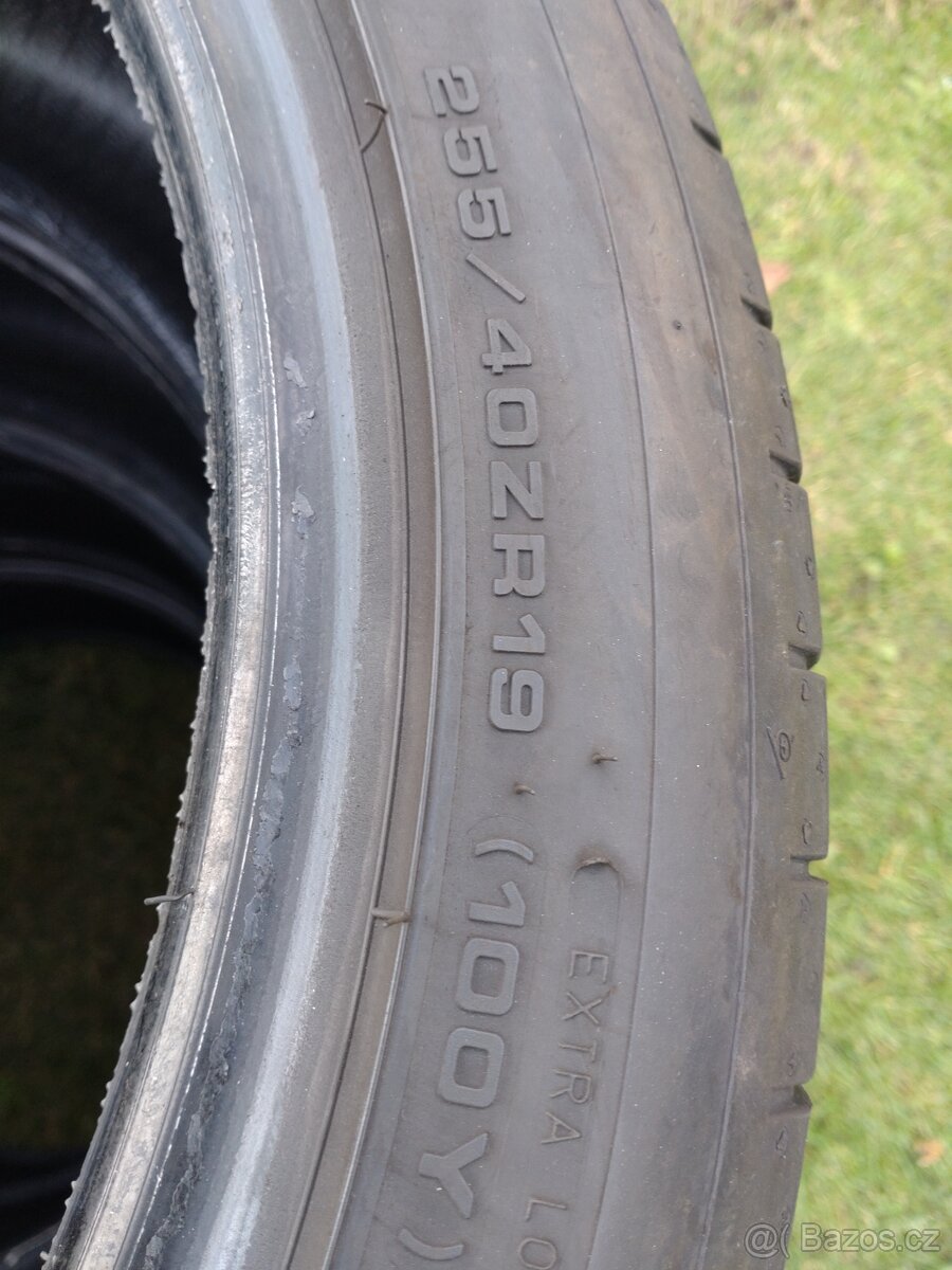 Dunlop R19 255/40