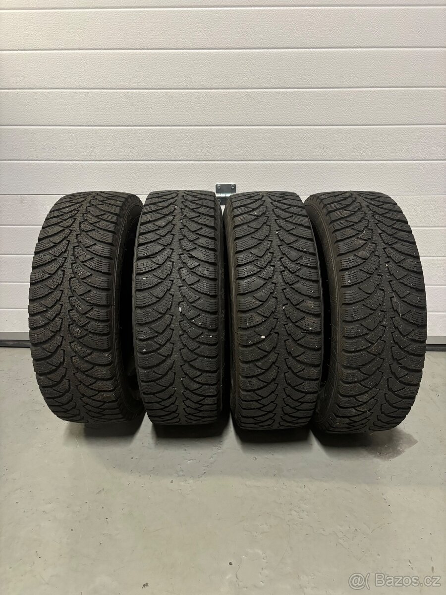 4ks Zimni pneu 195/65 r15