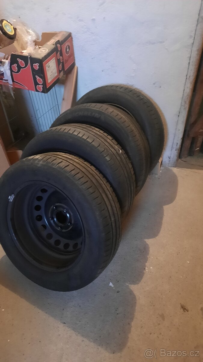 Prodám kola s letními pneu 205/60 R16 s roztečí 5x114,3