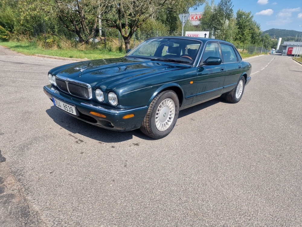 Jaguar XJ8 EXECUTIVE, Investiční vůz, R.V 1999