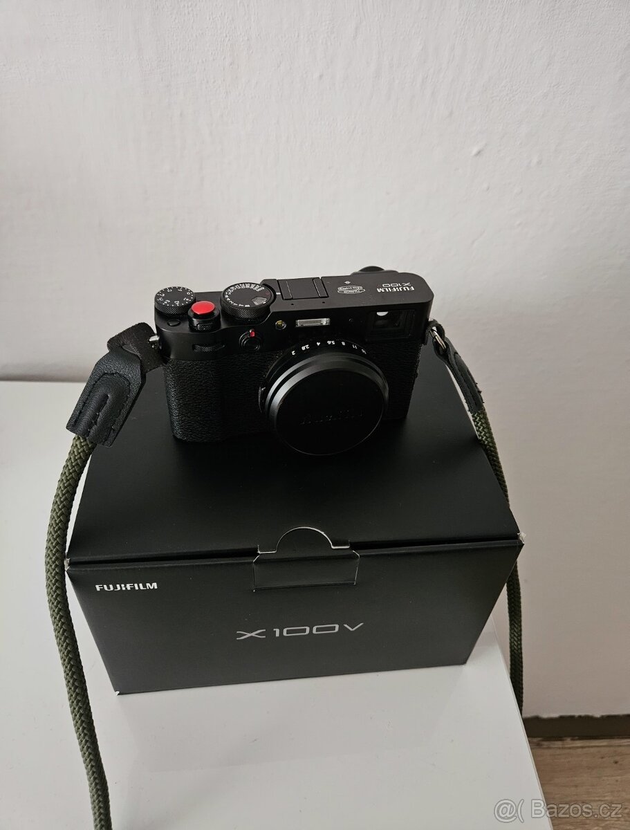 Fujifilm X100V černý - nafoceno pouze 600 snímků