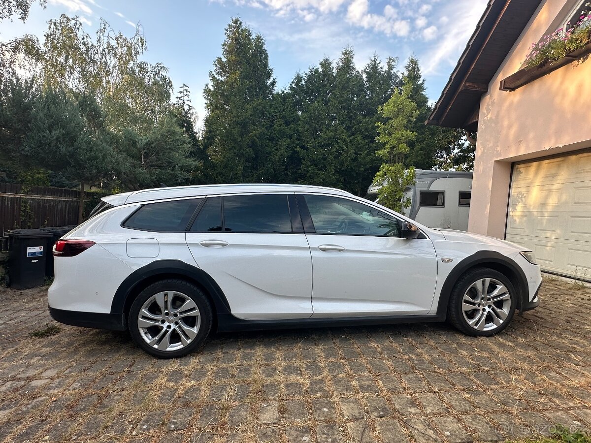 Opel Insignia Country Tourer Exclusive, 360v, DPH, TZ, HUD