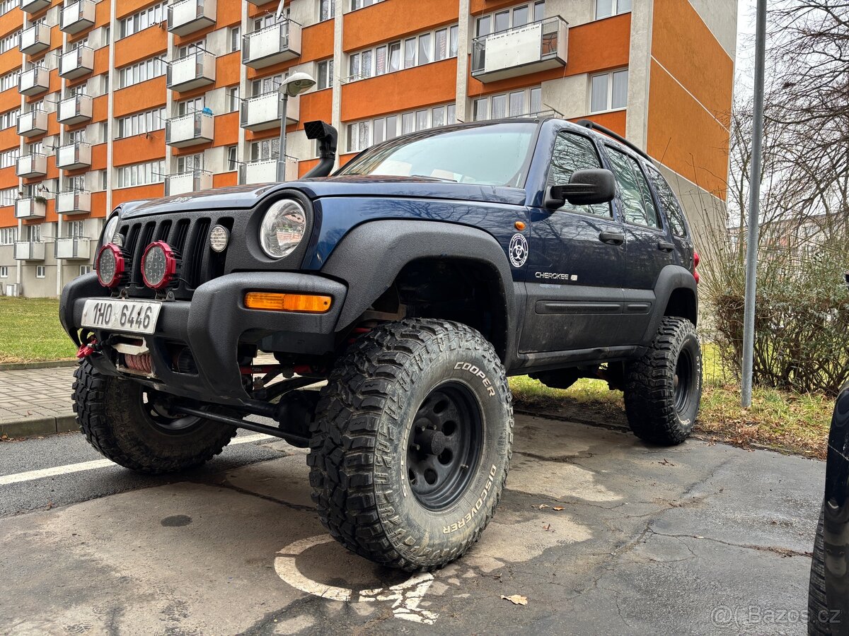 Prodám Jeep Cherokee 3,7 liberty