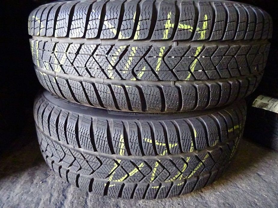 Zimní pneu Pirelli Sottozero 3,205/60/16 96H, 4 ks, 7,5 mm