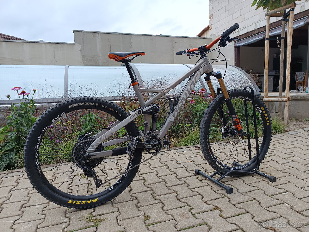 Prodám enduro kolo Devinci Django 27,5 S Coal/Silver KIT