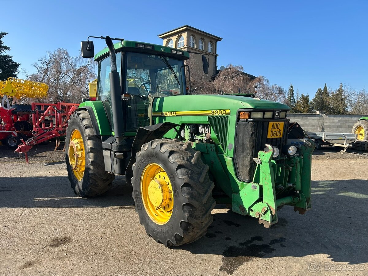 John Deere 8200