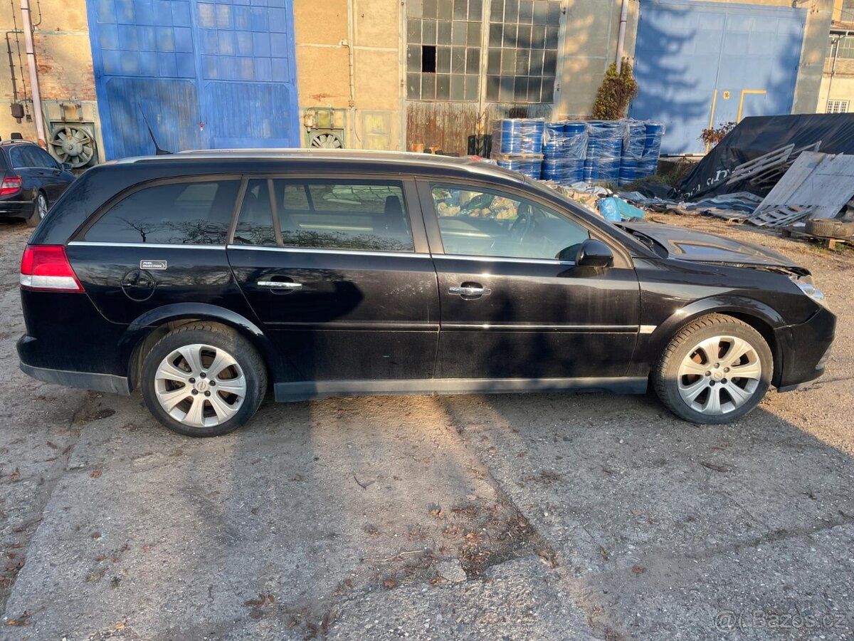 Opel Vectra černý 2008 2.2 benzin 114kw combi