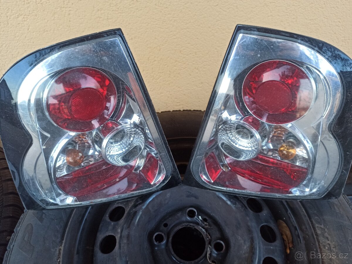 PRODÁM NA ŠKODA OCTAVI ZADNÍ LAMPY