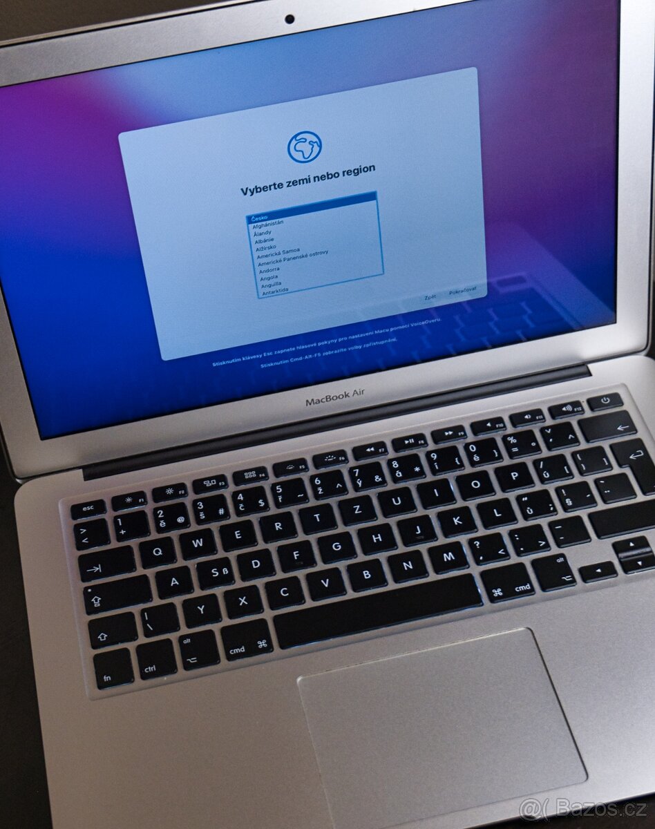 MacBook Air (13-inch, Early, 2015)