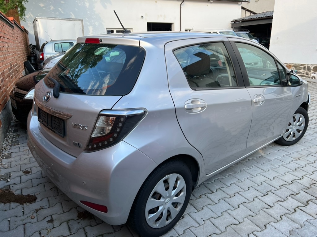 TOYOTA YARIS HYBRID 1,5 (NAHRADNí Díly