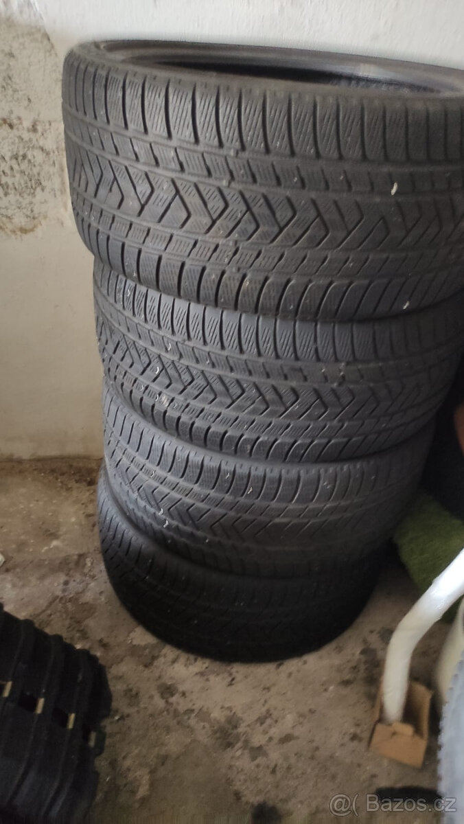 ZIMNÍ 285/35r 22