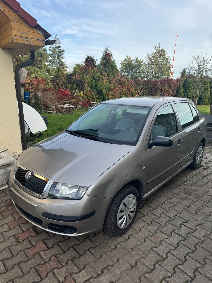 Pronájem vozů na rozvoz jídla - Škoda Fabia