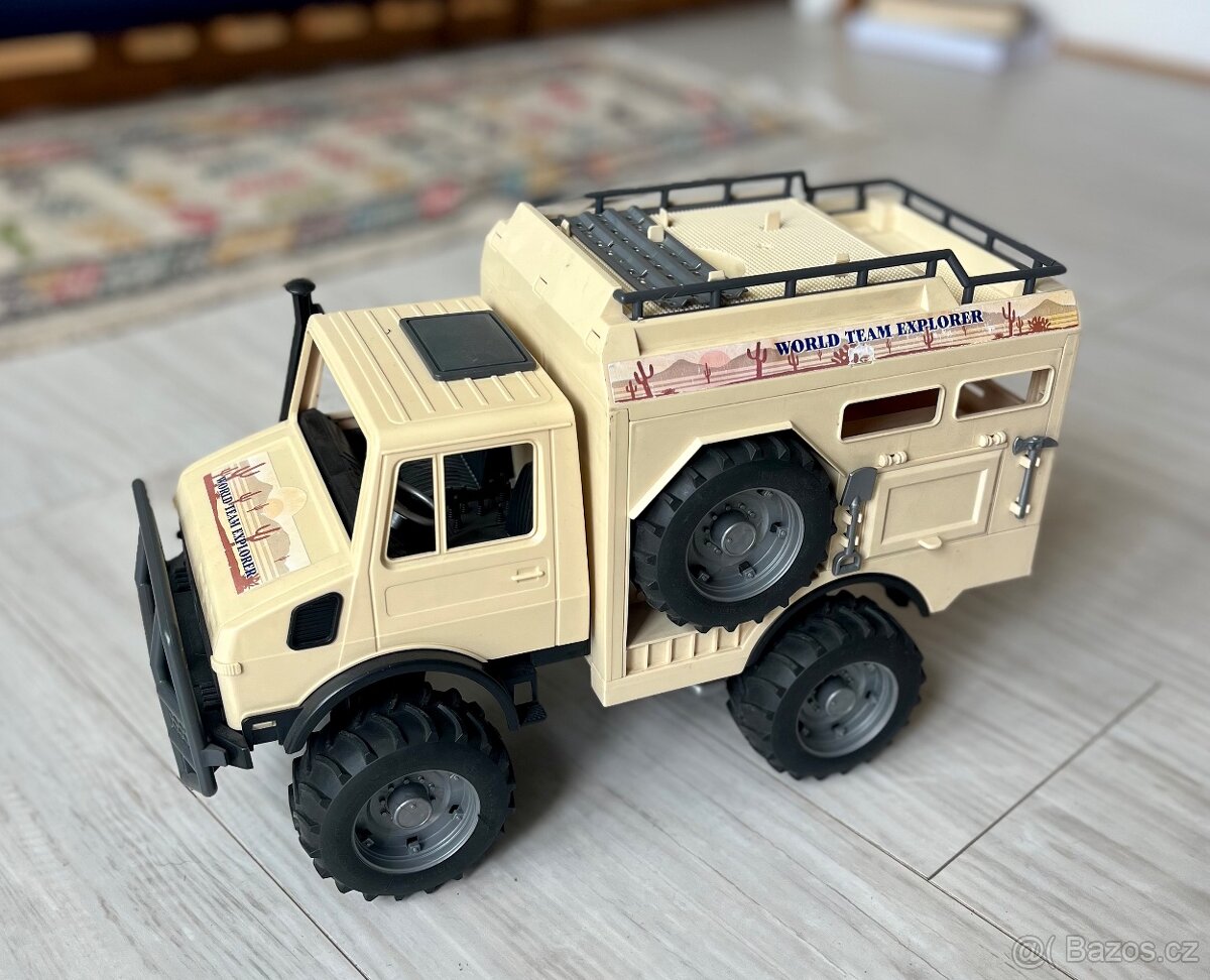 Mercedes Benz Unimog Explorer / Bruder