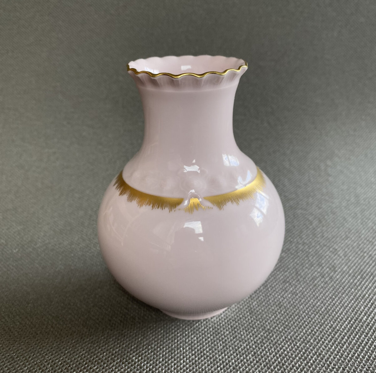 Hutschenreuther Buclatá váza 13 cm, růžový porcelán