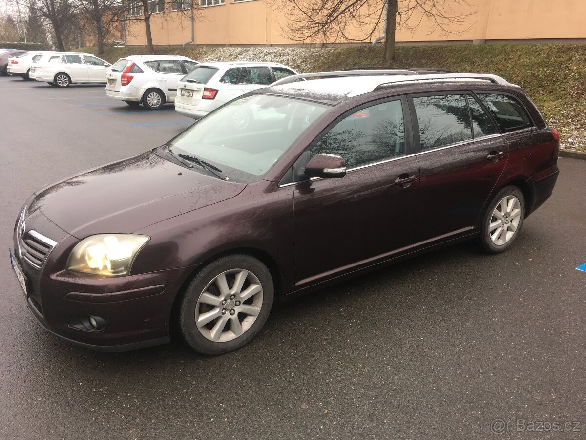 Toyota avensis 1.8 benzin combi, tazne nove stk