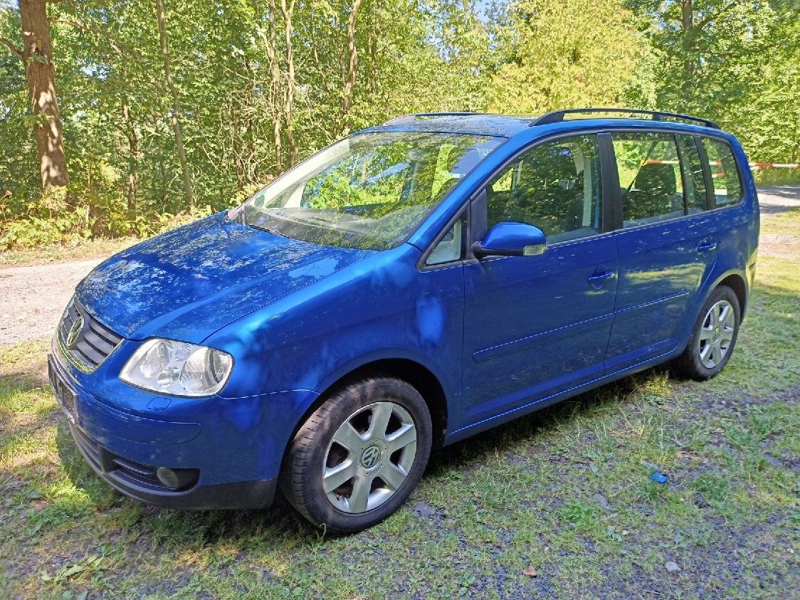 VW Touran 1,6, 85kW, najeto 186tKm,serviska,r.v.2006