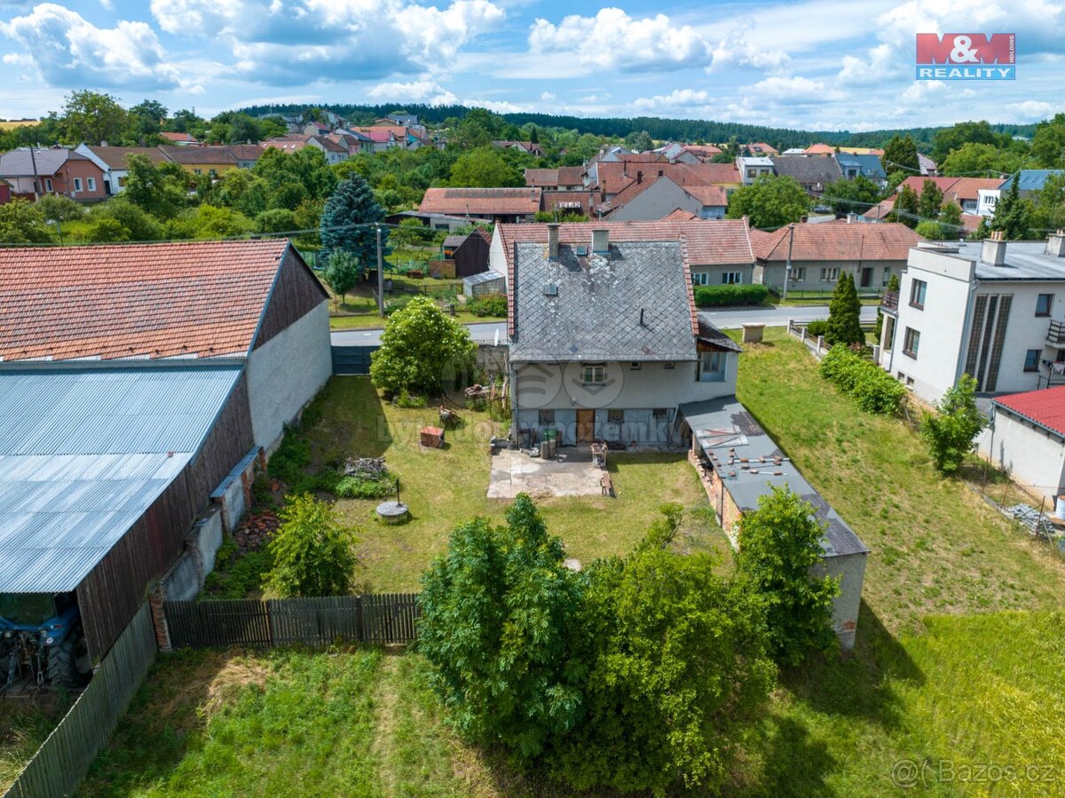 Prodej rodinného domu, 1907m², Ptení