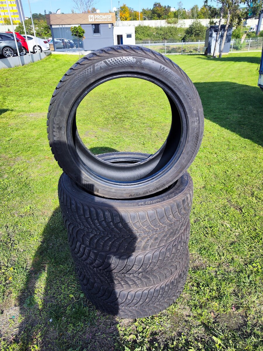 245/45R19 Kumho Zimní