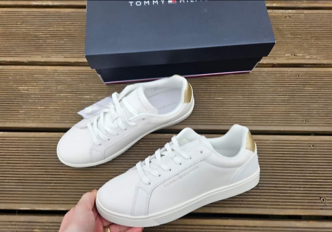 Tommy Hilfiger vel.41 a 42 kožené sneakers