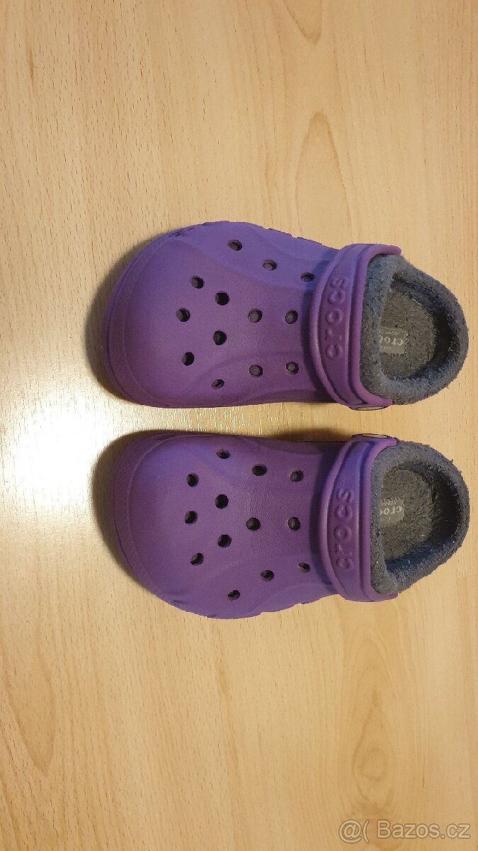 Crocs 32