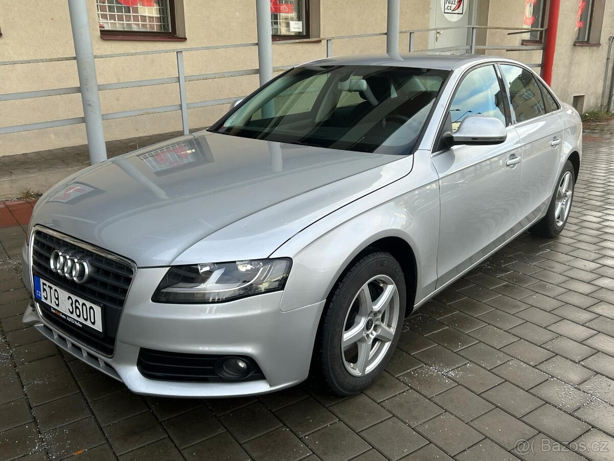 Audi A4 B8, 1.8 benzín - 118KW. NAJETO 149 000. Servisní kni