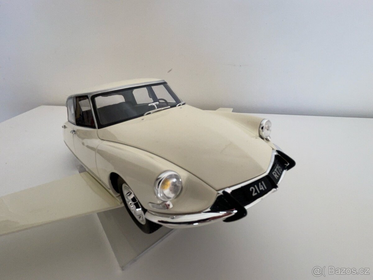 Citroën DS "Fantomas" 1965 1:18 Ottomobile