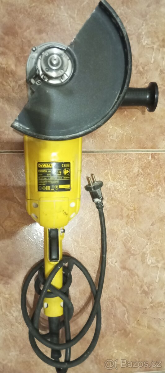 Bruska DeWALT DWE 496 qs