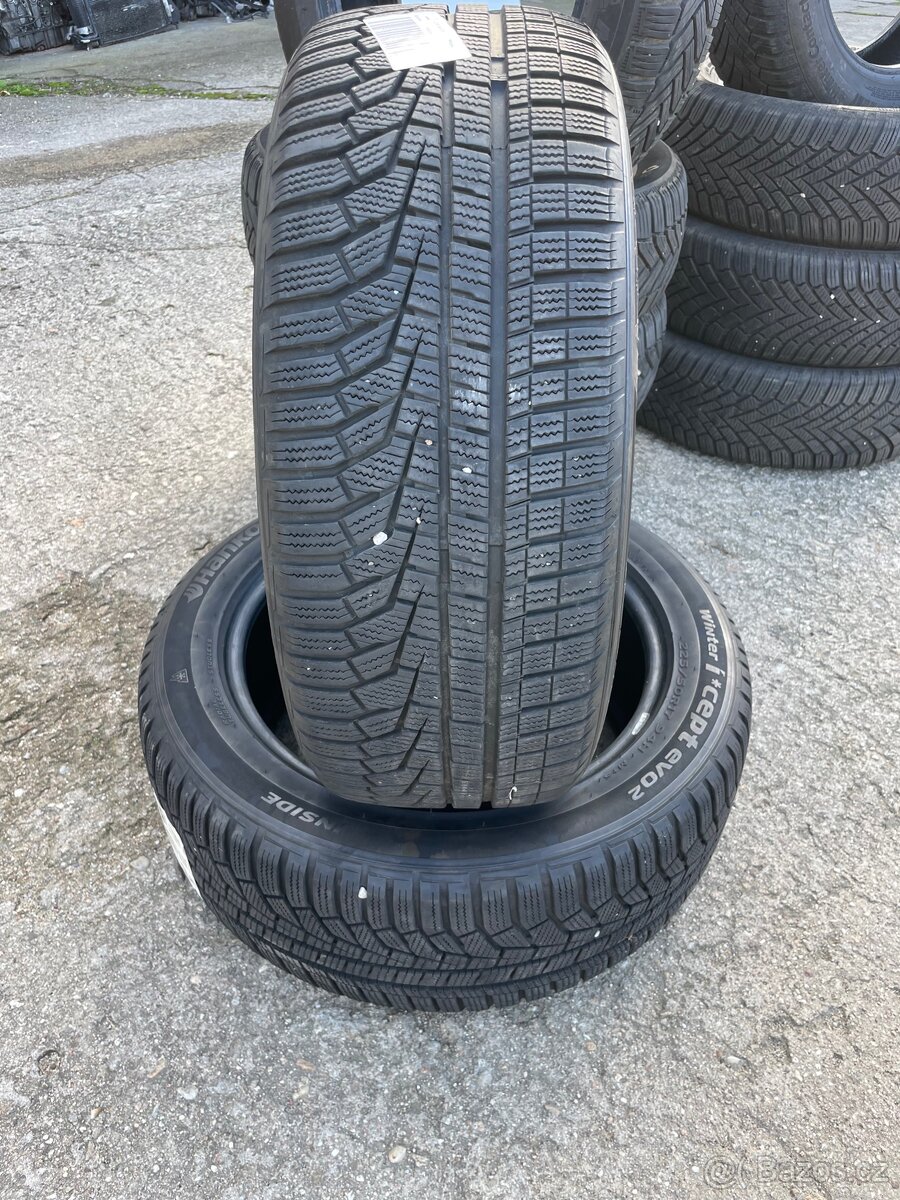 Zimní pneu 225 50 17 hankook 2 ks